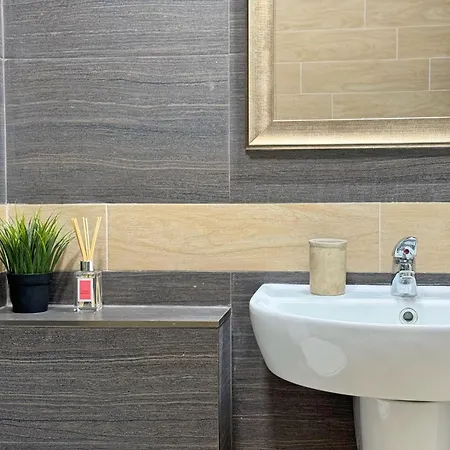 Centre Apt. With Parking For 4 Guests Apartman *