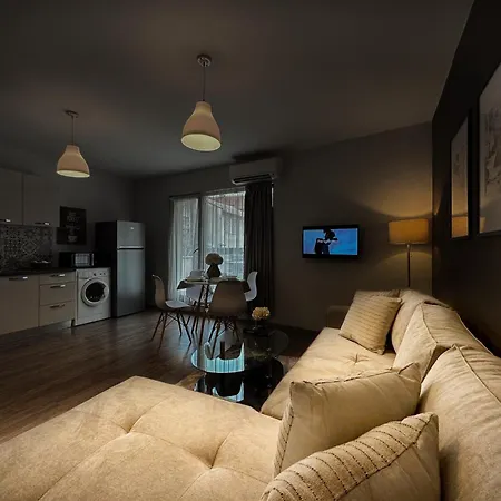 Centre Apt. With Parking For 4 Guests Plovdiv