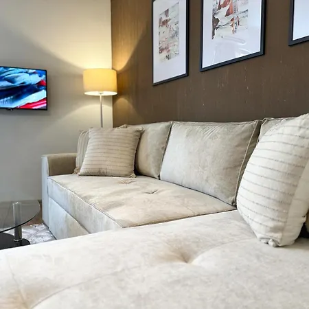 Centre Apt. With Parking For 4 Guests * Plovdiv