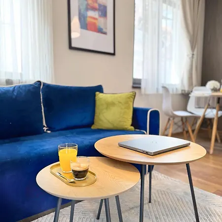 Centre Apt. With Parking For 4 Guests Апартаменты