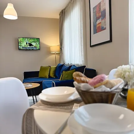 Apartamento Centre Apt. With Parking For 4 Guests