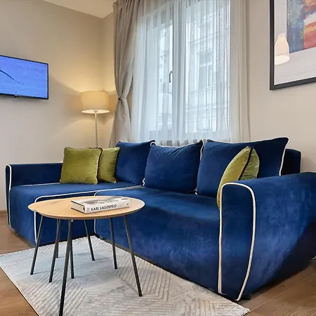 Апартаменты Centre Apt. With Parking For 4 Guests *