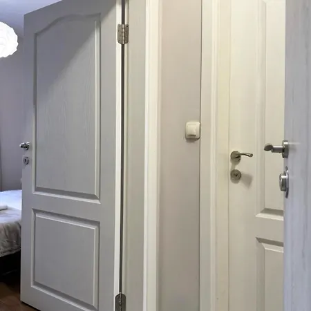 Centre Apt. With Parking For 4 Guests Plovdiv
