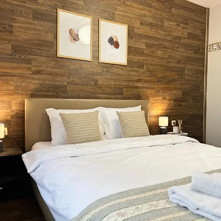 Lejlighed Centre Apt. With Parking For 4 Guests *