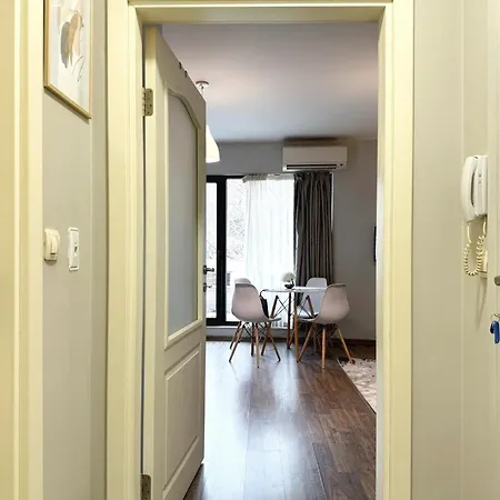 Centre Apt. With Parking For 4 Guests * Plovdiv