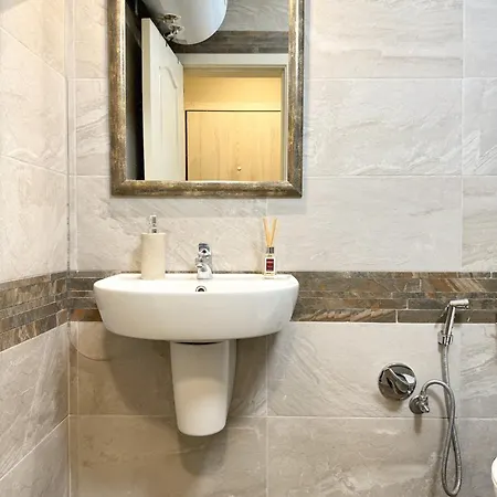 Centre Apt. With Parking For 4 Guests Lejlighed