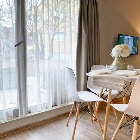 Centre Apt. With Parking For 4 Guests