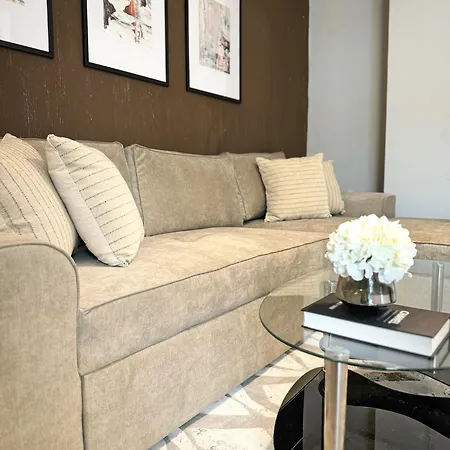 Centre Apt. With Parking For 4 Guests Apartamento