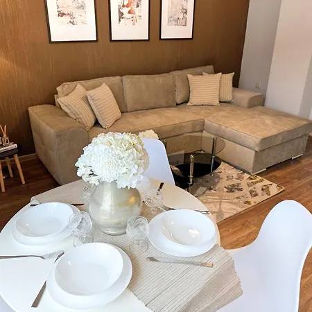 Centre Apt. With Parking For 4 Guests * Plovdiv