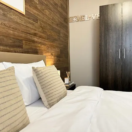 Lejlighed Centre Apt. With Parking For 4 Guests