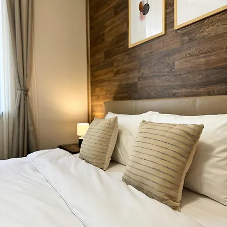Апартаменты Centre Apt. With Parking For 4 Guests *