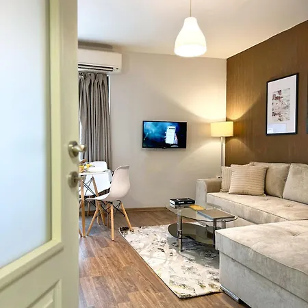 Centre Apt. With Parking For 4 Guests Апартаменты *