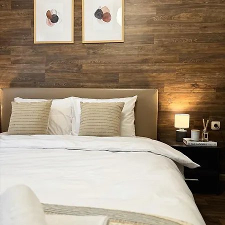 Apartamento Centre Apt. With Parking For 4 Guests