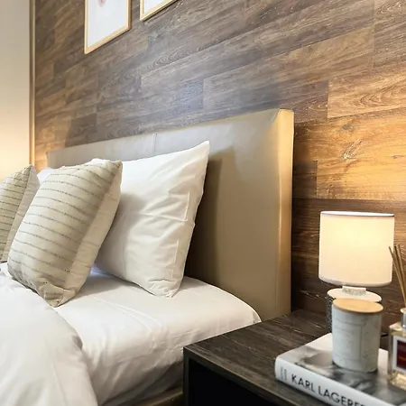 Centre Apt. With Parking For 4 Guests Апартаменты