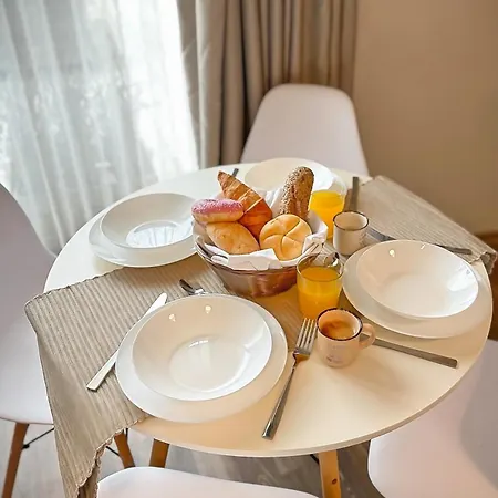 Apartamento Centre Apt. With Parking For 4 Guests *