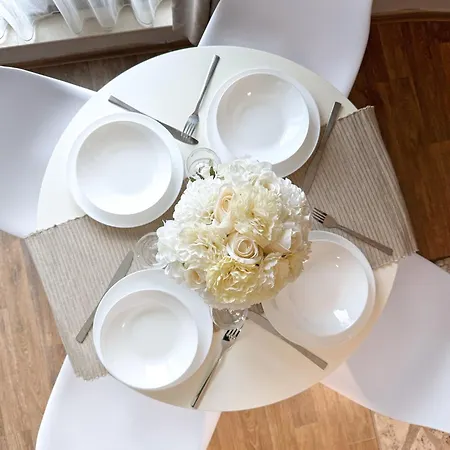 Centre Apt. With Parking For 4 Guests