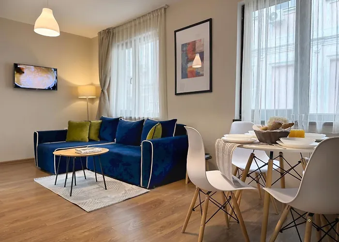 Centre Apt. With Parking For 4 Guests *