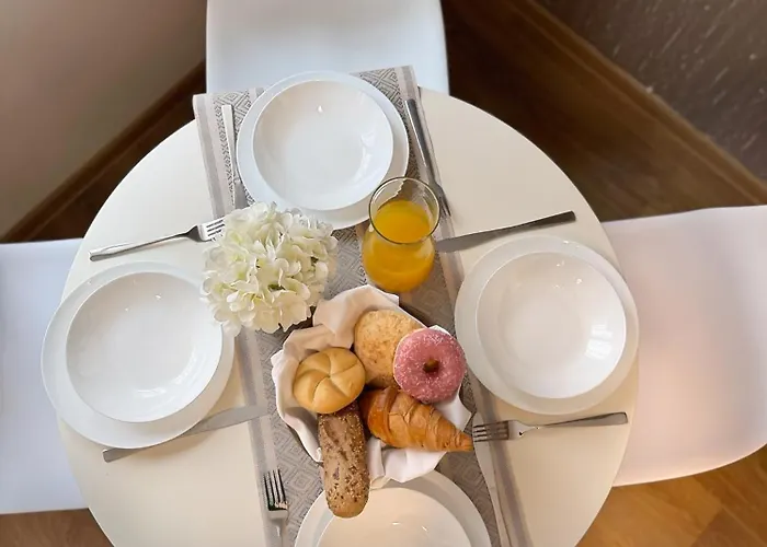 Centre Apt. With Parking For 4 Guests *