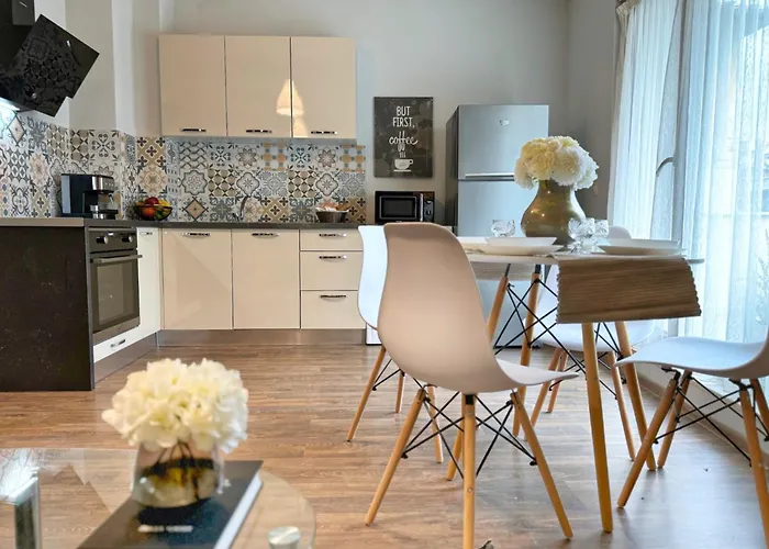 Centre Apt. With Parking For 4 Guests