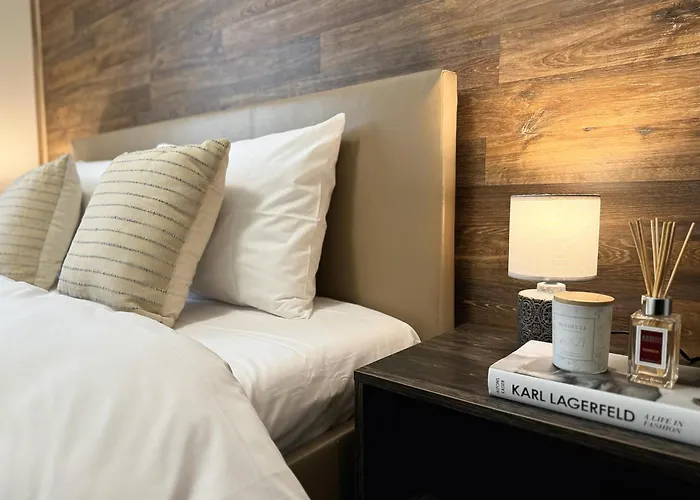 Centre Apt. With Parking For 4 Guests Lejlighed *