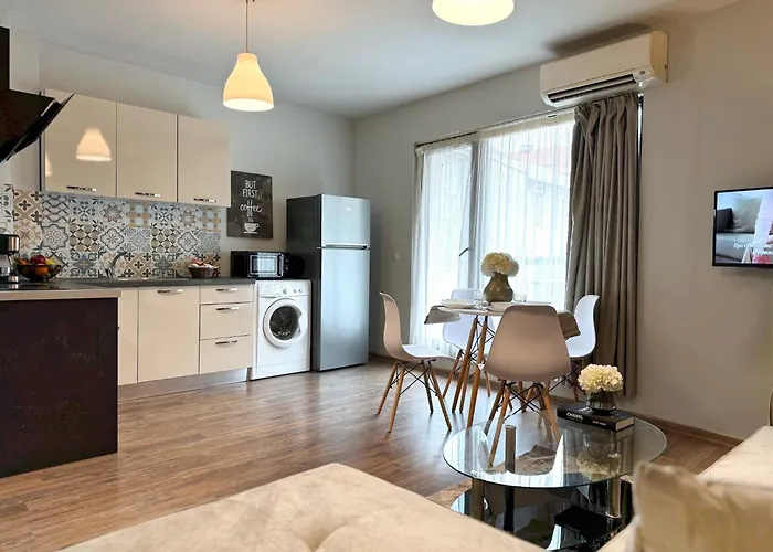 Centre Apt. With Parking For 4 Guests Plovdiv