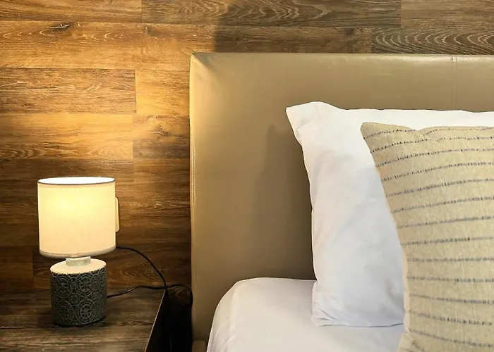 Centre Apt. With Parking For 4 Guests Lejlighed *