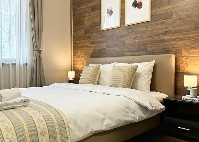 Lejlighed Centre Apt. With Parking For 4 Guests