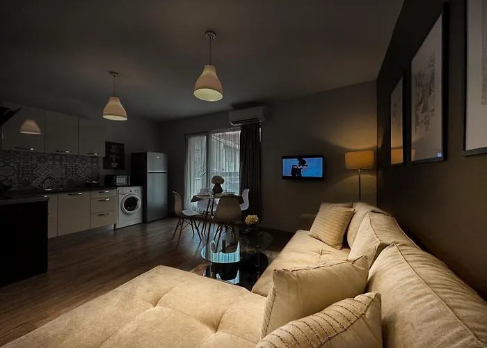 Centre Apt. With Parking For 4 Guests Plovdiv