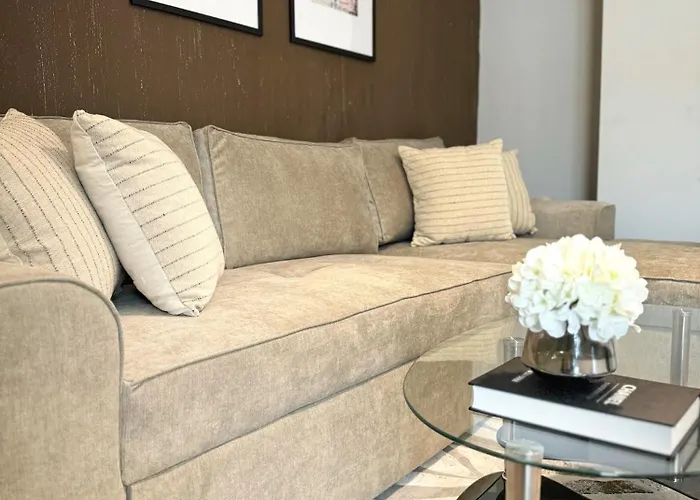 Centre Apt. With Parking For 4 Guests Lejlighed